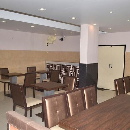 Hotel Sapphire Junagadh Ngoại thất bức ảnh