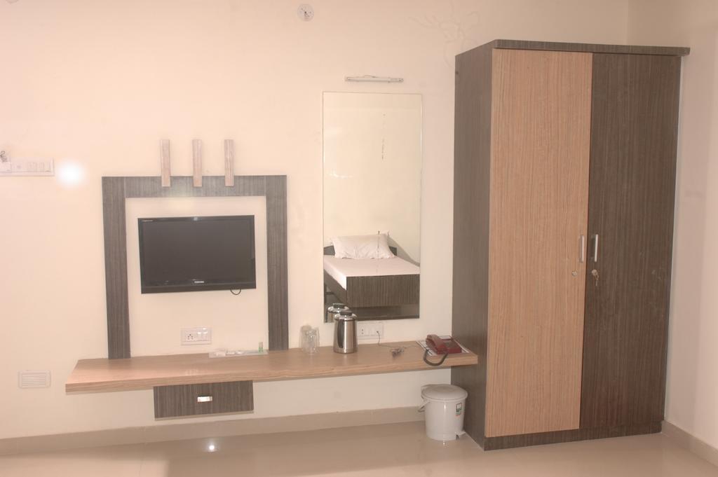 Hotel Sapphire Junagadh Phòng bức ảnh