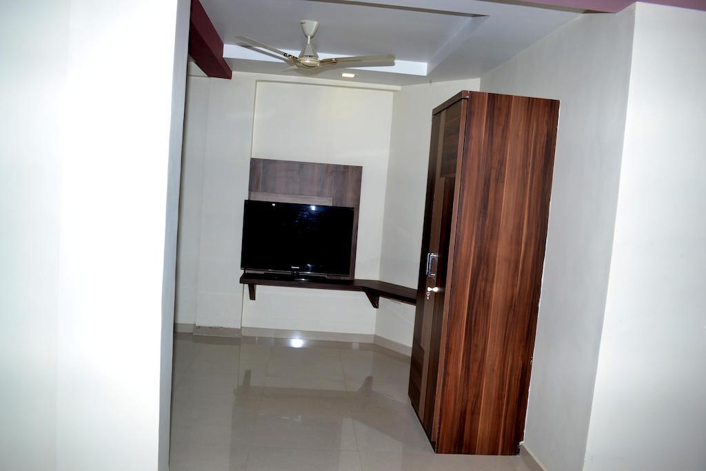 Hotel Sapphire Junagadh Ngoại thất bức ảnh