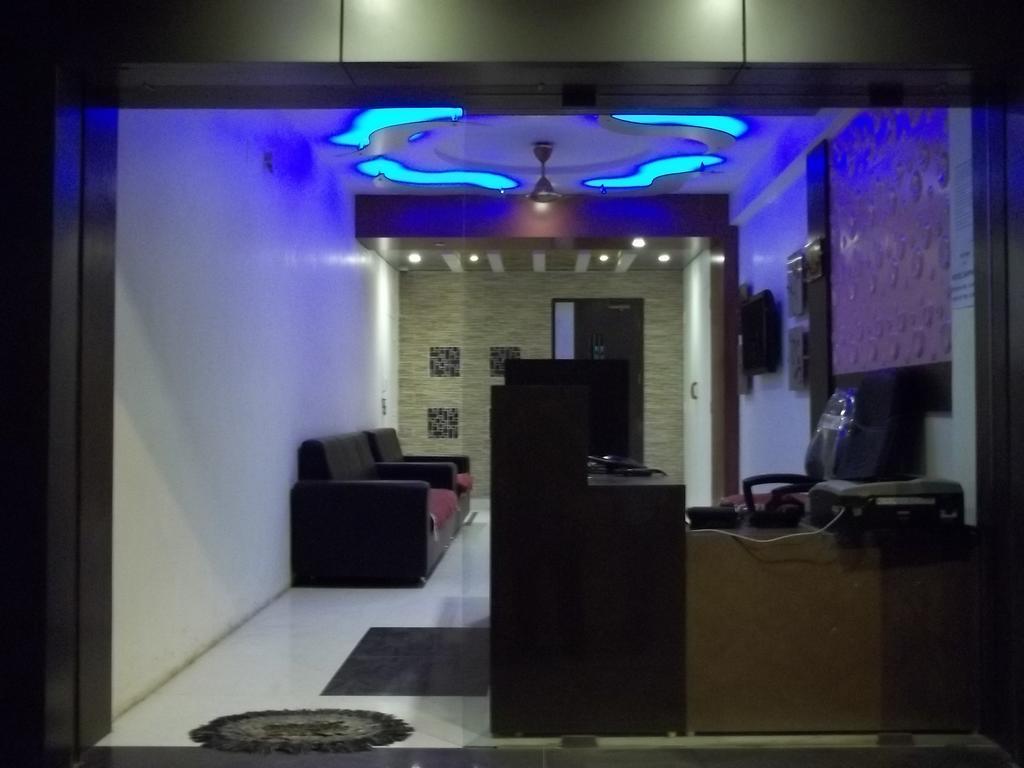 Hotel Sapphire Junagadh Ngoại thất bức ảnh