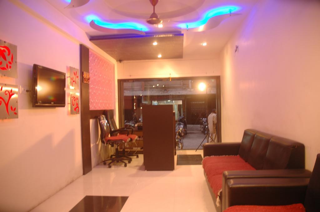 Hotel Sapphire Junagadh Ngoại thất bức ảnh