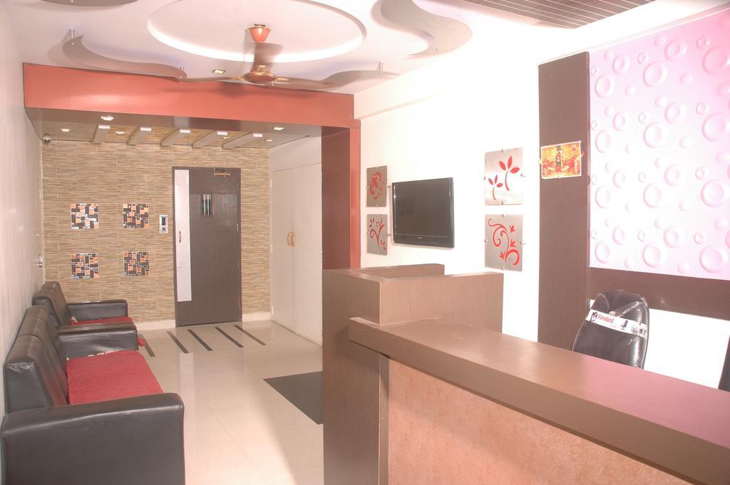 Hotel Sapphire Junagadh Ngoại thất bức ảnh