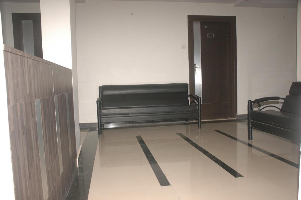 Hotel Sapphire Junagadh Ngoại thất bức ảnh