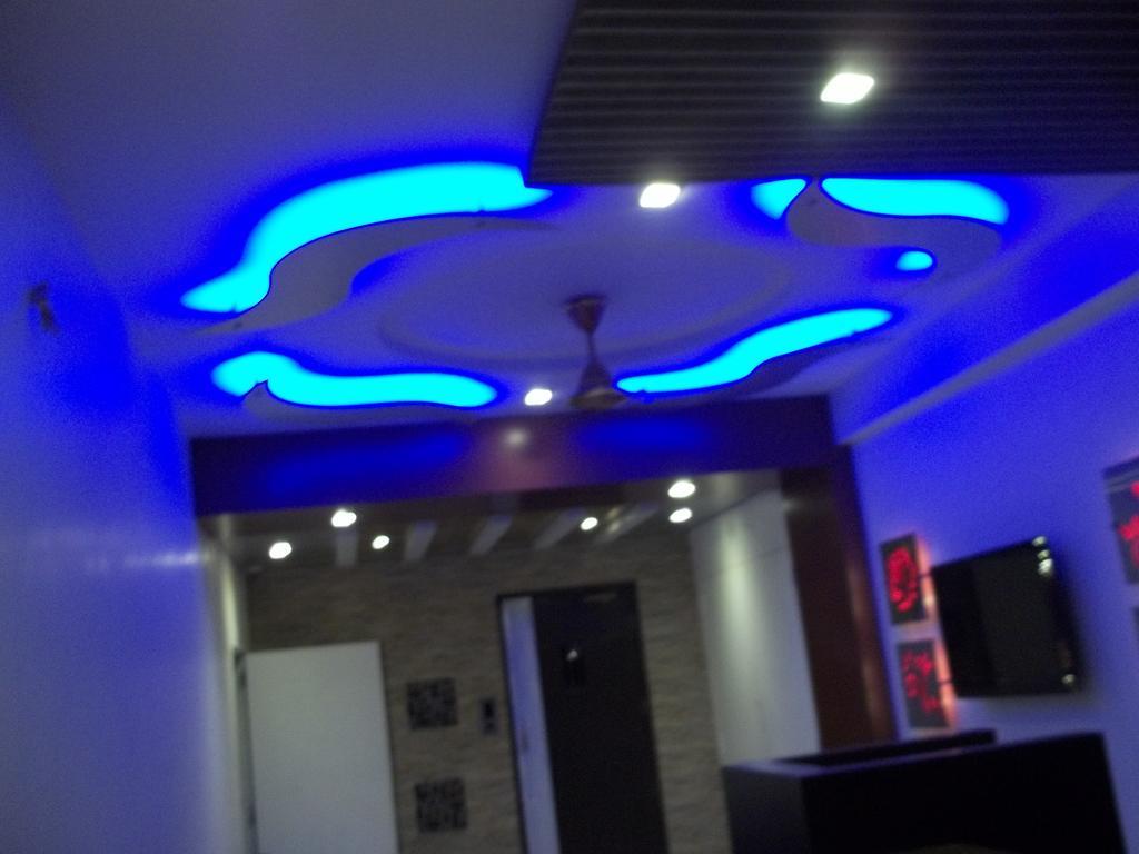 Hotel Sapphire Junagadh Ngoại thất bức ảnh