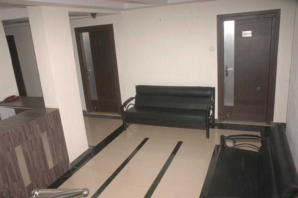 Hotel Sapphire Junagadh Ngoại thất bức ảnh