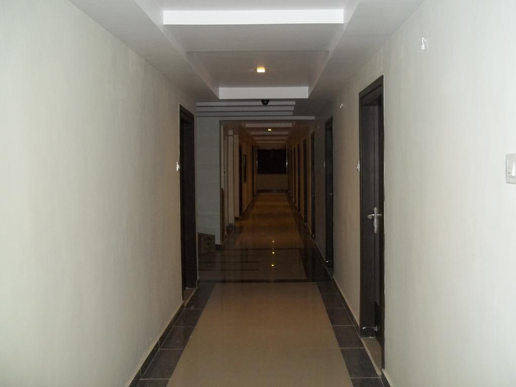 Hotel Sapphire Junagadh Ngoại thất bức ảnh