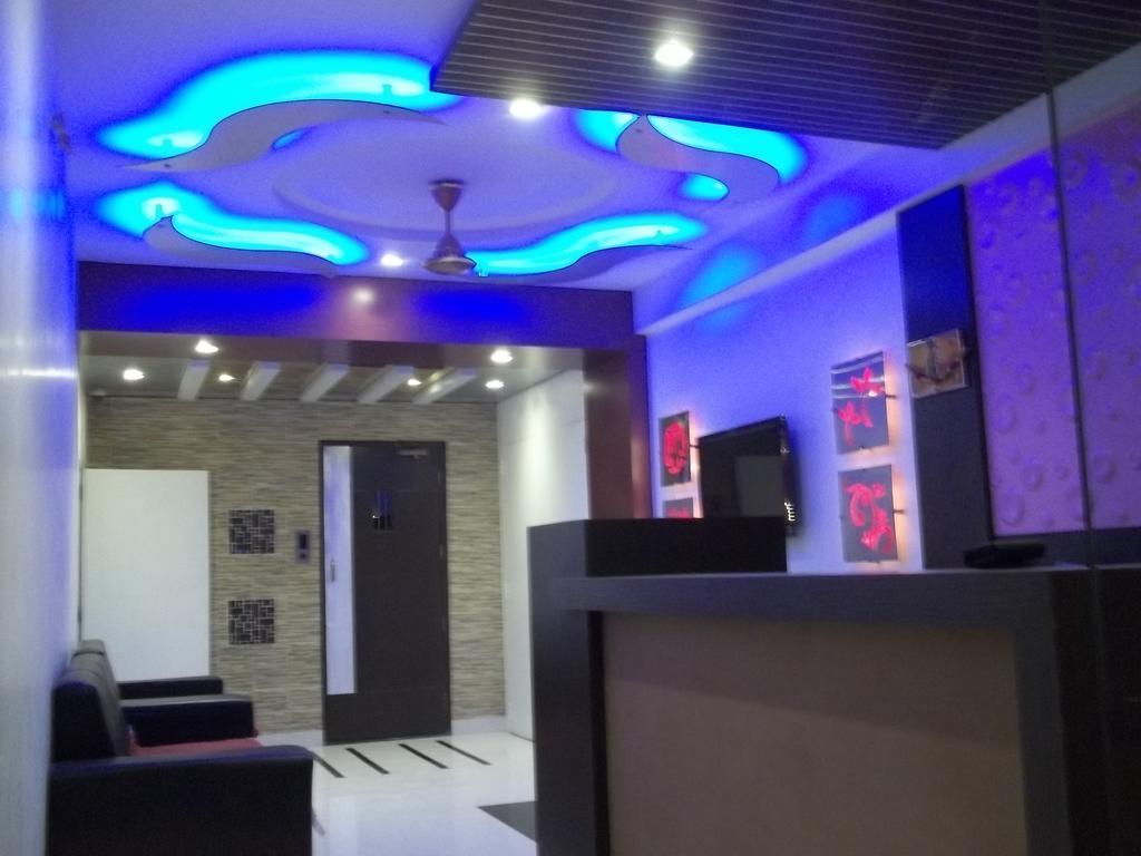 Hotel Sapphire Junagadh Ngoại thất bức ảnh