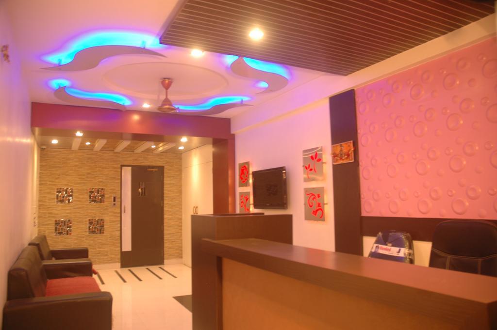 Hotel Sapphire Junagadh Ngoại thất bức ảnh