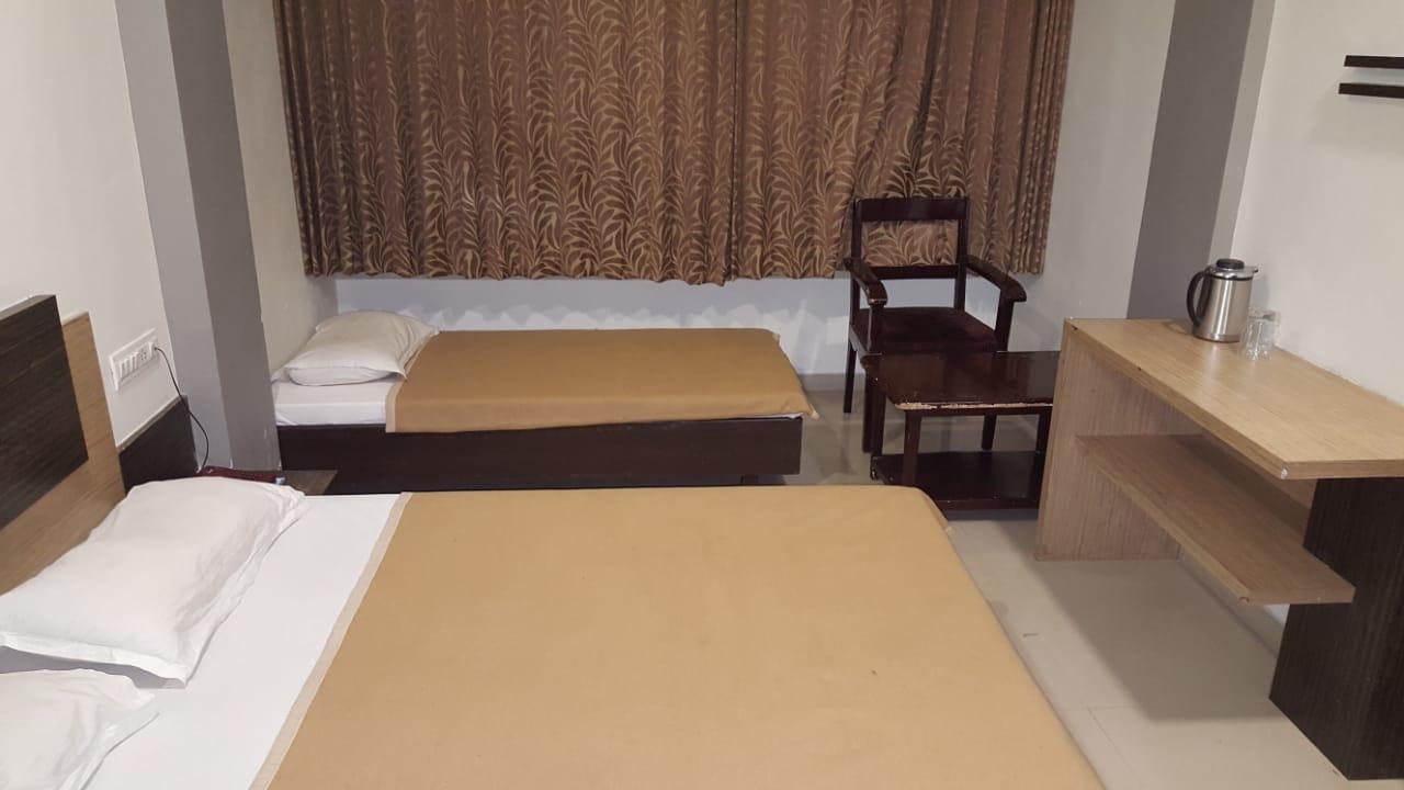 Hotel Sapphire Junagadh Ngoại thất bức ảnh