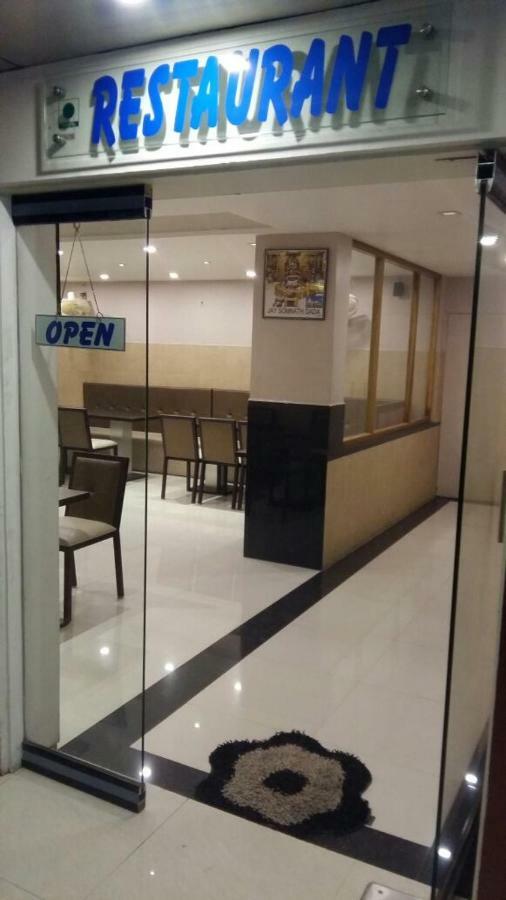 Hotel Sapphire Junagadh Ngoại thất bức ảnh